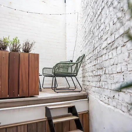 Beautiful Spacious In A Newly Renovated Old Townhouse Apartment Ostend