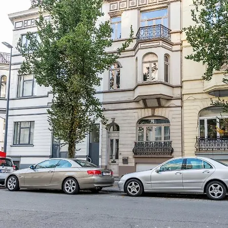 Beautiful Spacious In A Newly Renovated Old Townhouse Apartment Ostend