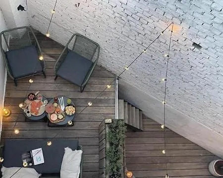 Apartment Beautiful Spacious In A Newly Renovated Old Townhouse *